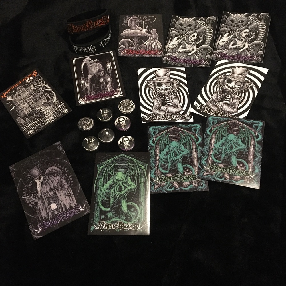 Vampirefreaks Bundle Kit : VampireFreaks Stickers, Button Pins, Rubber Bracelets